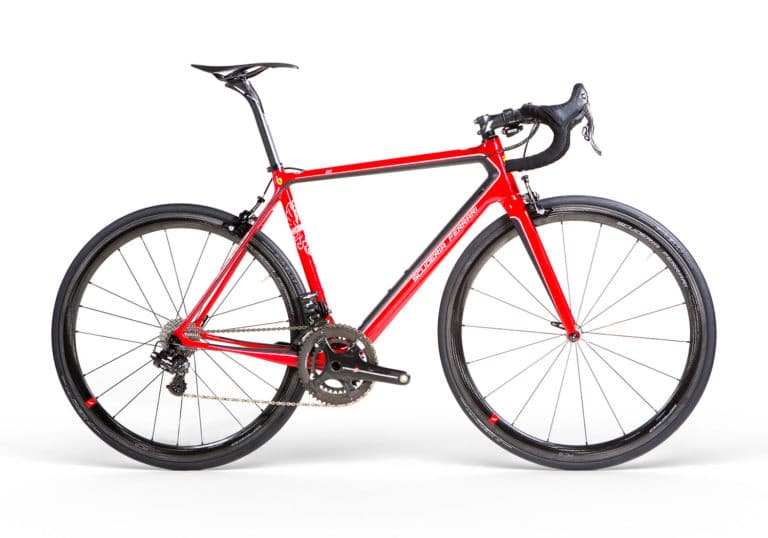 Bianchi et Ferrari présentent leur vélo à l’Eurobike 2017