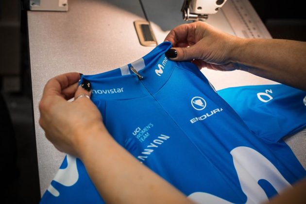 Le maillot de l'équipe Movistar passe au bleu pour 2018