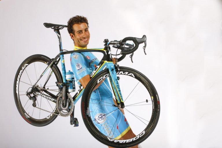 Alexandre Vinokourov ne lâche pas Fabio Aru (UAE Team Emirates)