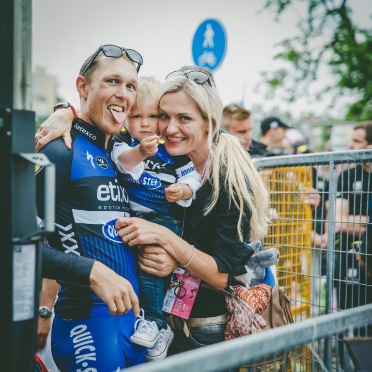 Les épouses de coureurs cyclistes sont heureuses en ce moment !