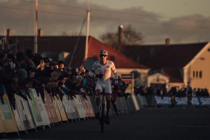 Mathieu van der Poel mène la coupe du monde