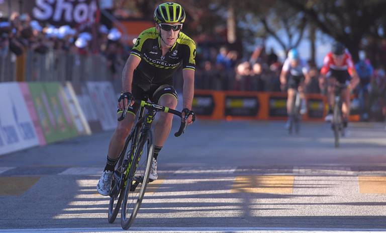 Fracture du bassin pour Adam Yates après sa chute sur le Tour de Catalogne