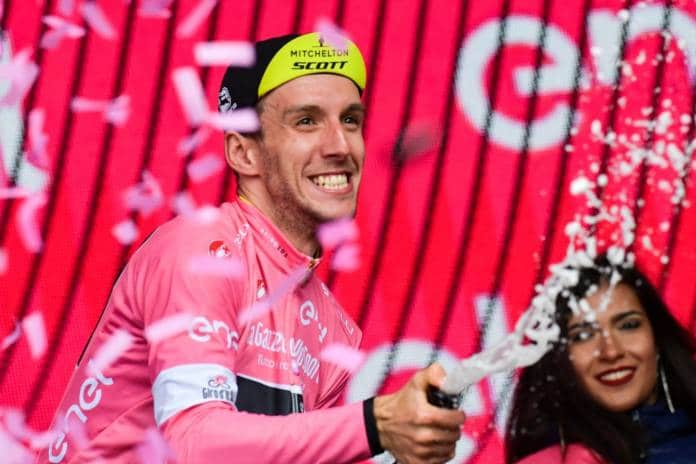 Simon Yates solide leader du Giro 2018