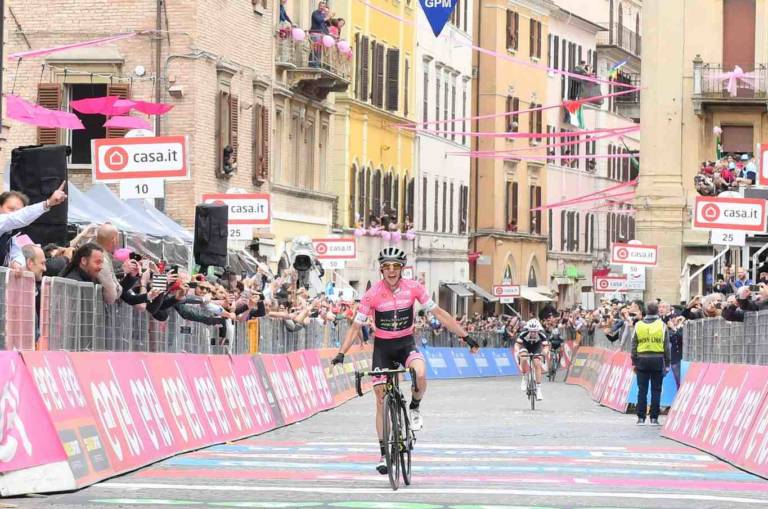 Le maillot rose imbattable en ce début de Giro 2018