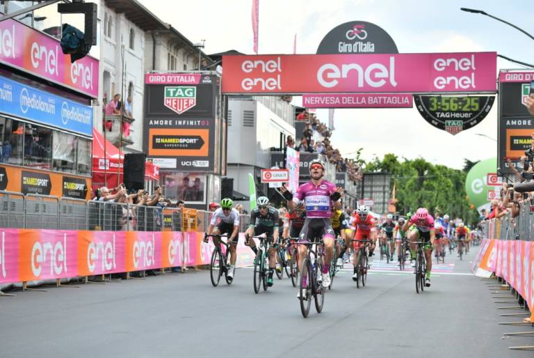 Elia Viviani reprend la main au sprint sur le Giro 2018