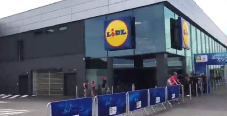 Point presse de l’équipe QuickStep-Floors dans un magasin Lidl