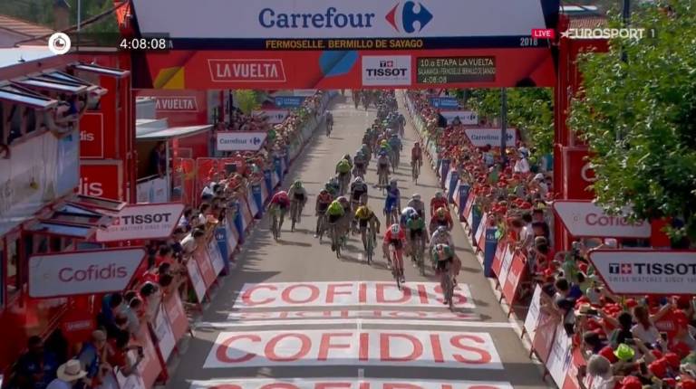 Elia Viviani large vainqueur devant la meute des sprinteurs
