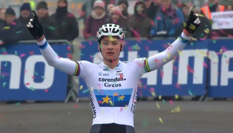Mathieu van der Poel remporte la coupe du monde de Coxyde