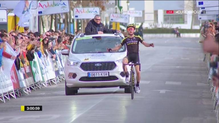 Le récital de Simon Yates récompensé, Jakob Fuglsang nouveau leader