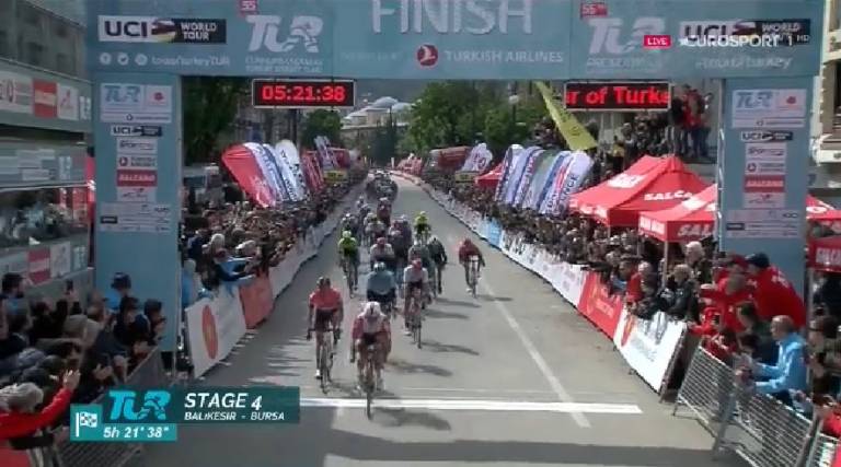 Caleb Ewan retrouve (enfin) le chemin du succès