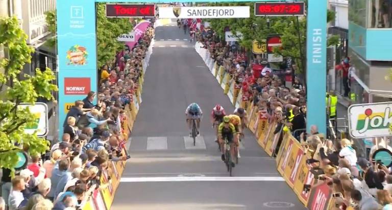 Edoardo Affini conclut l’échappée, Edvald Boasson Hagen reste en tête