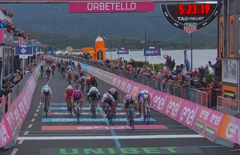 Elia Viviani remporte au sprint l’étape 3 du Giro 2019