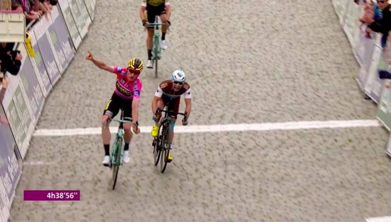 Mike Teunissen gagne l’étape reine avec le maillot de leader