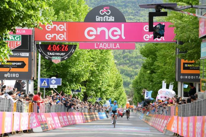 Pello Bilbao gagne sa première étape en Grand Tour