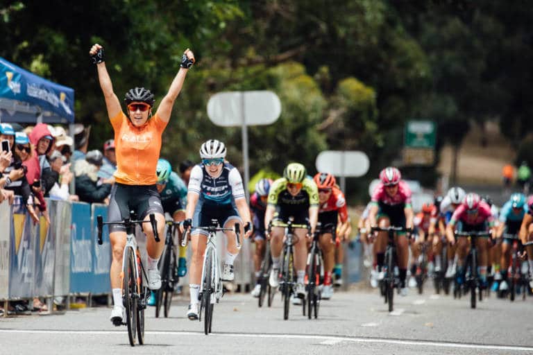 Chloe Hosking remporte la 1e étape