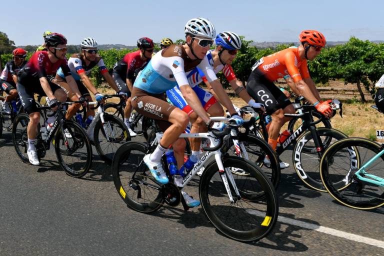 Romain Bardet perd plus de 2 minutes sur le Tour Down Under