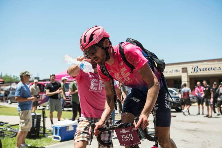 Alex Howes roule 355 kilomètres en hommage à la Dirty Kanza