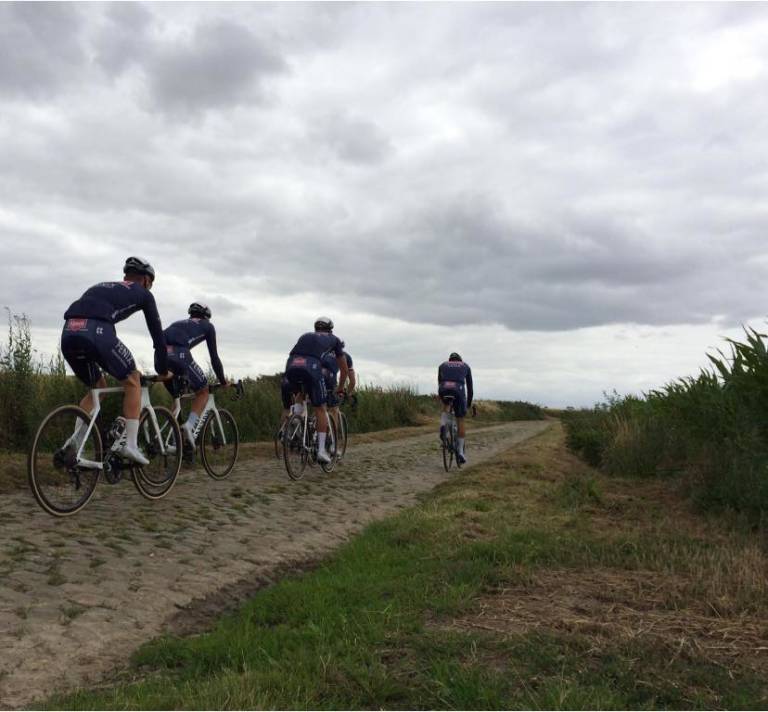 Mathieu van der Poel en reconnaissance sur Paris-Roubaix