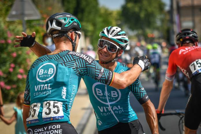 Bryan Coquard vainqueur de la 1e étape de la Route d'Occitanie devant Elia Viviani