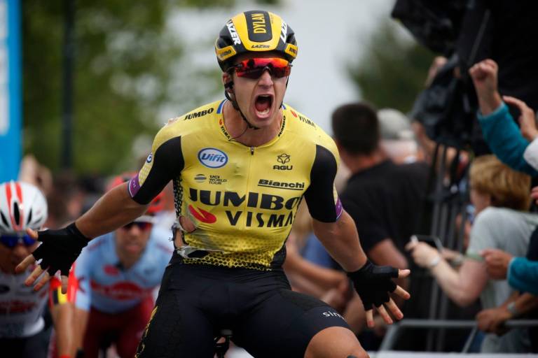 Jumbo-Visma réagit au sprint de Dylan Groenewegen et le suspend