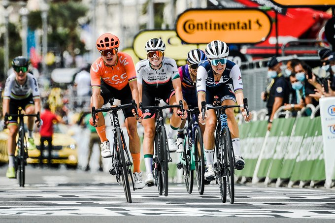 Lizzie Deignan remporte de justesse la Course by le Tour devant Marianne Vos