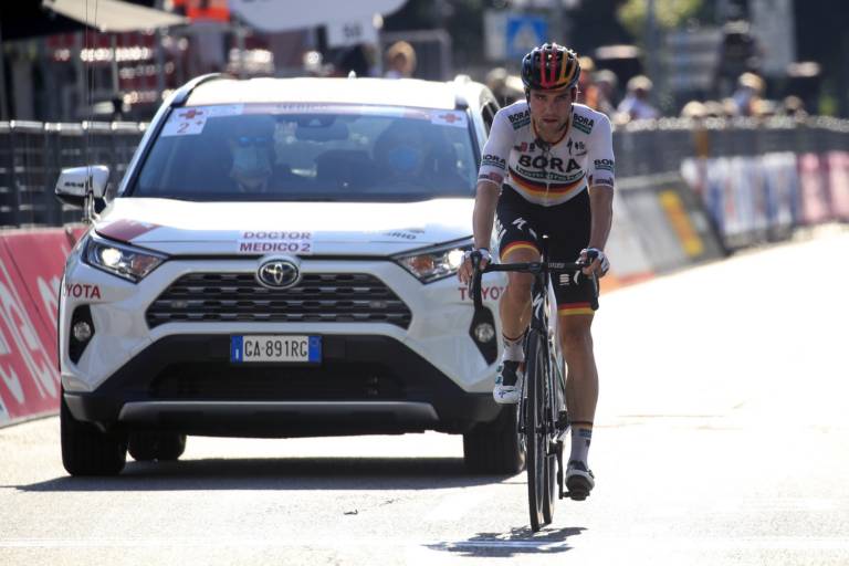 Max Schachmann, renversé par une voiture sur le Tour de Lombardie, se fracture la clavicule