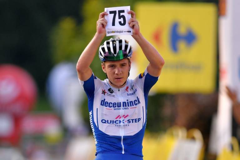 Remco Evenepoel gagne après 50 km en solitaire sur la 4e étape du Tour de Pologne