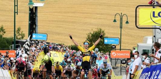 Wout van aert remporte l'étape 1 du Critérium du Dauphiné 2020