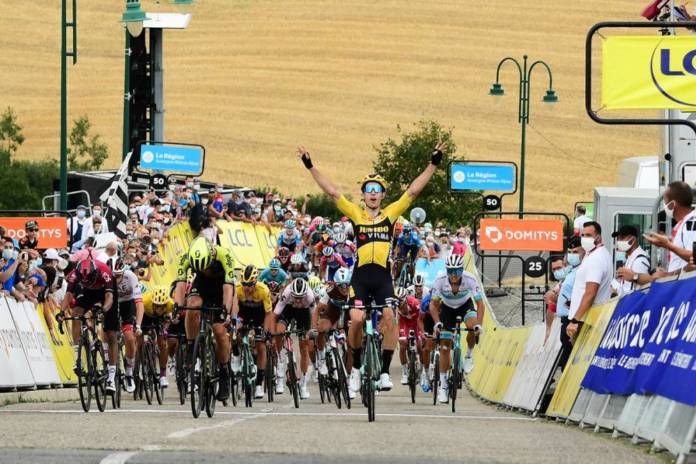 Wout van aert remporte l'étape 1 du Critérium du Dauphiné 2020