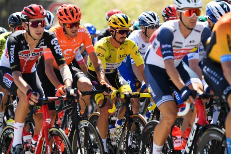 Julian Alaphilippe perd le maillot jaune du Tour de France au profit d’Adam Yates