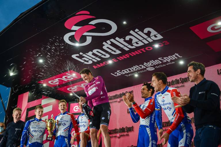 Arnaud Démare ramène le maillot cyclamen du Giro 2020