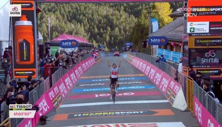 Jai Hindley remporte l’étape du Stelvio du Giro 2020. Wilco Kelderman en rose