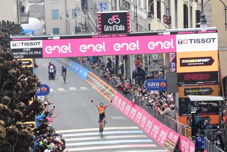 Jan Tratnik remporte la 16e étape du Giro 2020