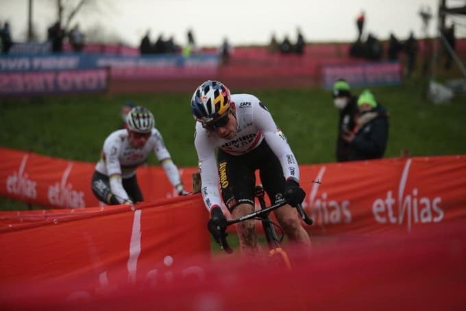 Le mondial de cyclo-cross tourné autour du duel van der Poel-van Aert
