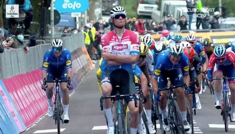Mathieu Van der Poel remporte la 3e étape de Tirreno-Adriatico 2021