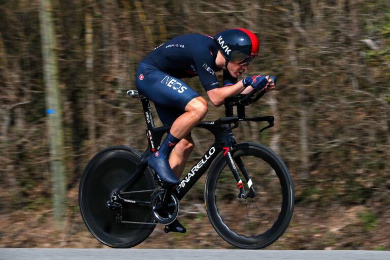 Rohan Dennis bat Rémi Cavagna sur le contre-la-montre du Tour de Catalogne 2021