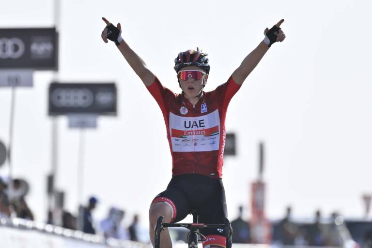Tadej Pogacar prolonge son contrat jusqu’en 2026 avec  UAE Team Emirates !