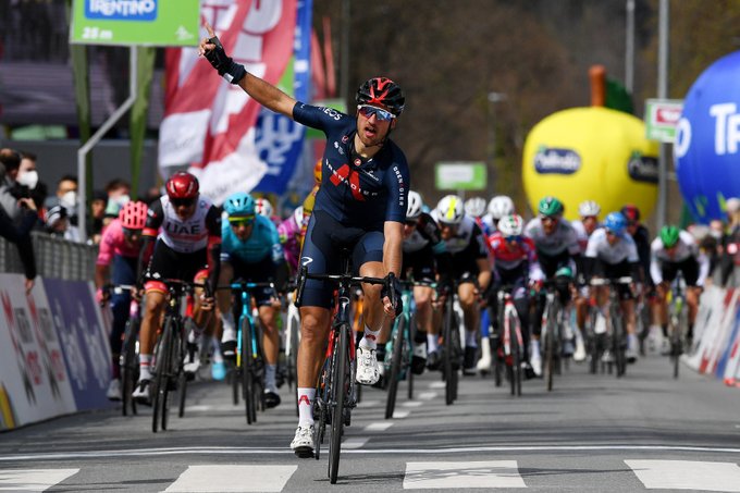 Gianni Moscon s'impose et devient le premier leader du Tour des Alpes 2021
