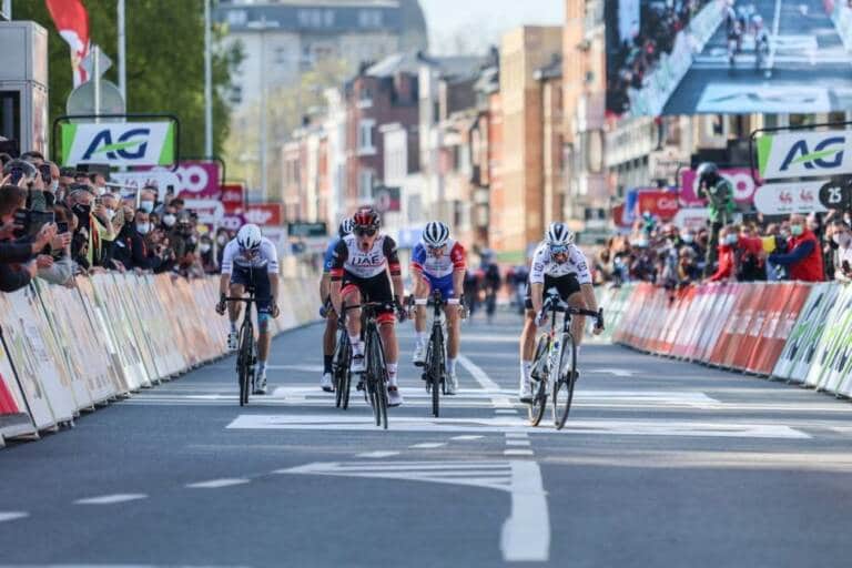 Tadej Pogacar frustre Julian Alaphilippe sur Liège-Bastogne-Liège 2021