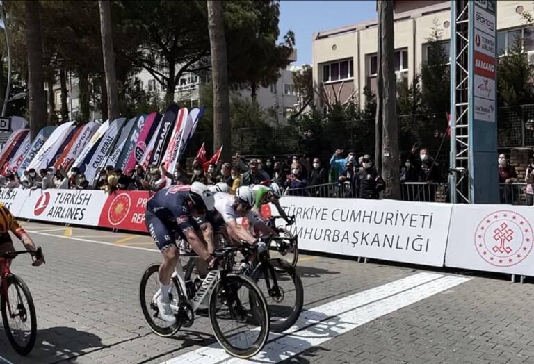 Au Tour de Turquie 2021, Jasper Philipsen stoppe la série de victoires au sprint de Mark Cavendish