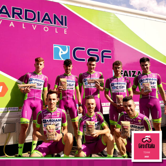 Bardiani CSF avec G.Visconti et E.Battaglin en meneurs sur le Giro 2021