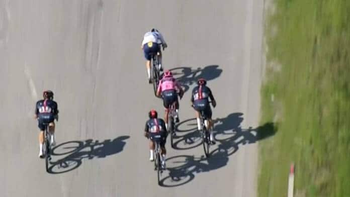 Remco Evenepoel attaque Egan Bernal sur la 10e étape du Giro 2021