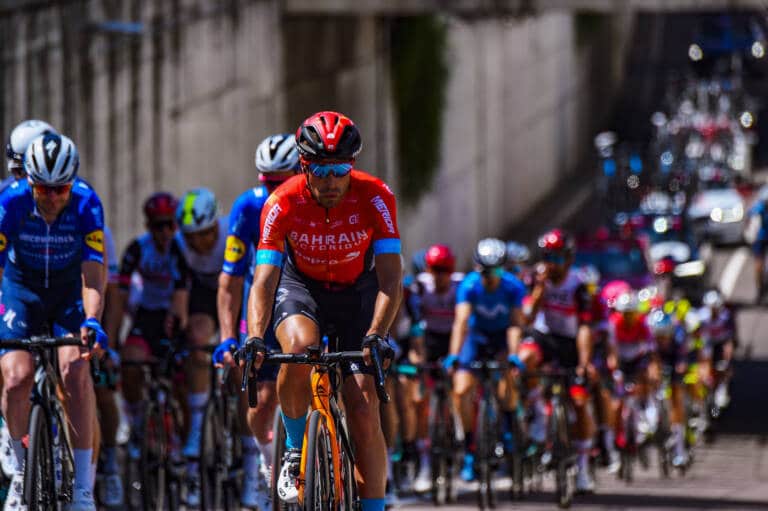Mikel Landa se fracture la clavicule sur le Giro 2021, mais pas que