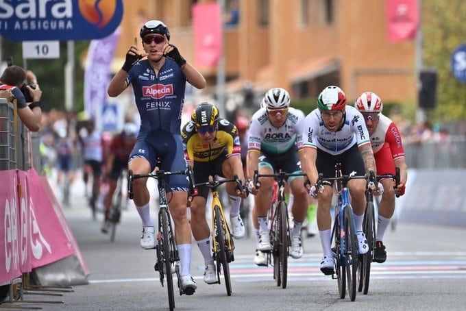 Tim Merlier le plus fort des sprinteurs pour la première arrivée groupée du Giro 2021