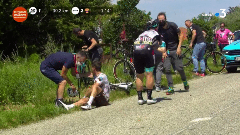 Clément Venturini se blesse au genou sur le Critérium du Dauphiné 2021