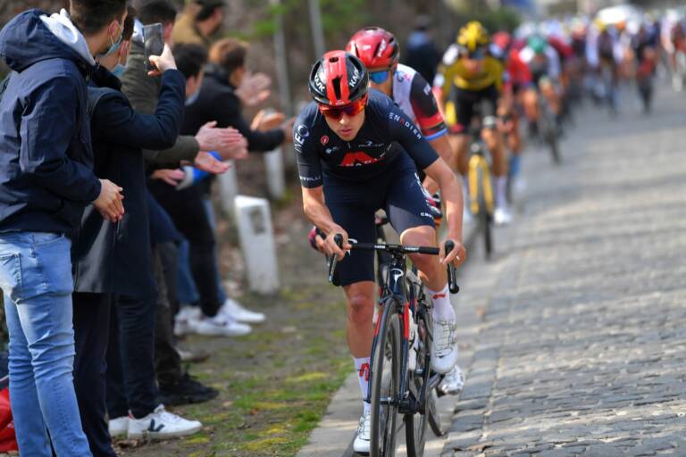 Tom Pidcock opéré d’une fracture de la clavicule