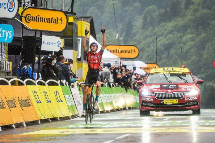 Tour de France 2021 : Dylan Teuns remporte la 8e étape, Tadej Pogacar prend le maillot jaune