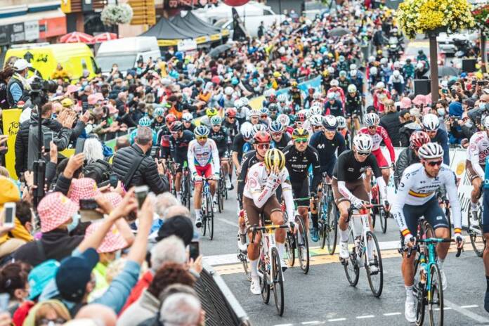 Une échappée sur la 17e étape du Tour de France 2021 avec 6 coureurs