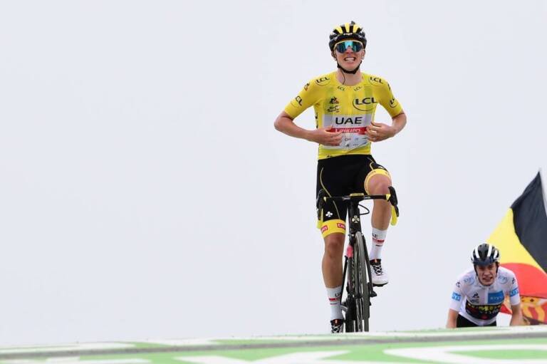 Avec le maillot jaune, Tadej Pogacar s’impose sur la 17e étape du Tour de France 2021