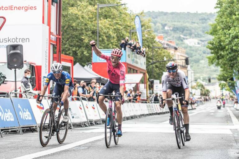 Neilson Powless prolonge avec EF Education-Nippo après sa victoire sur la Clasica San Sebastian